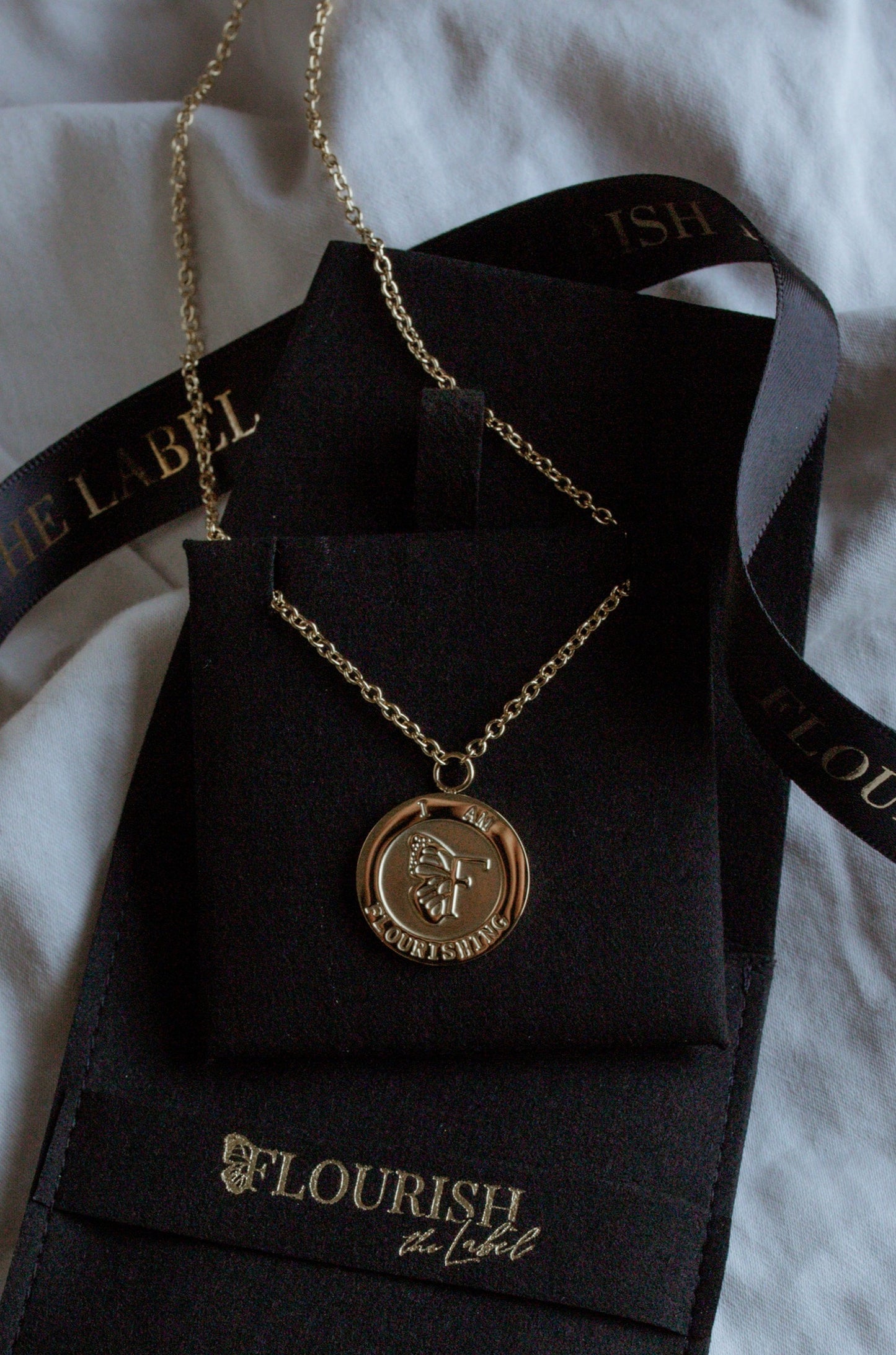 Flora Pendant Necklace Gold